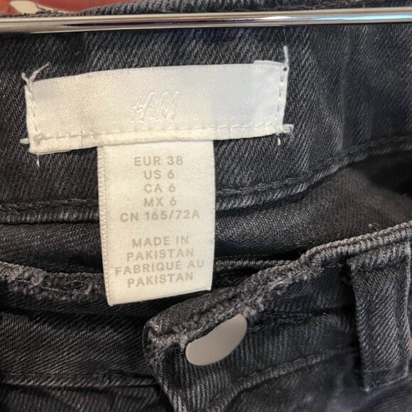 H&M Denim Shorts Size 6 - Picture 6 of 9
